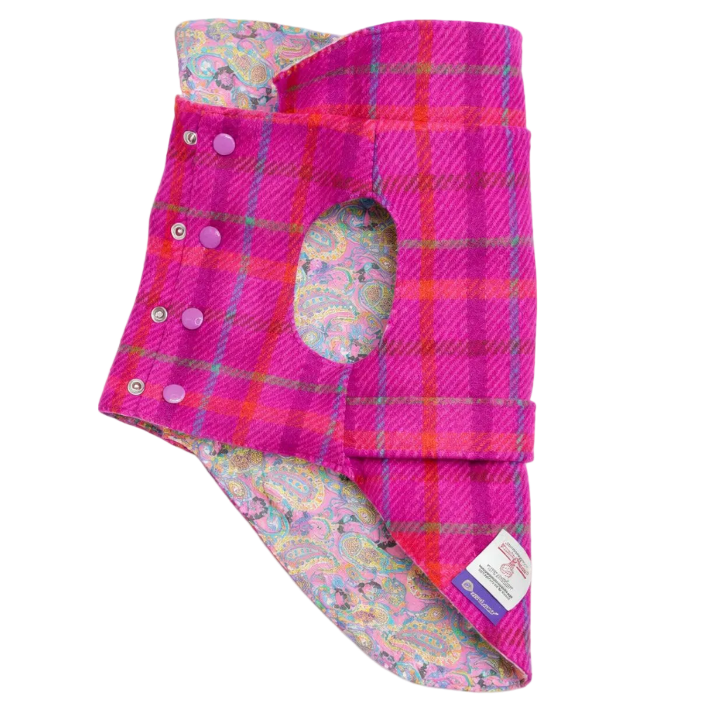 Cappotto per cane Hebrides (fucsia) in lana Harris Tweed® | Dventotto®