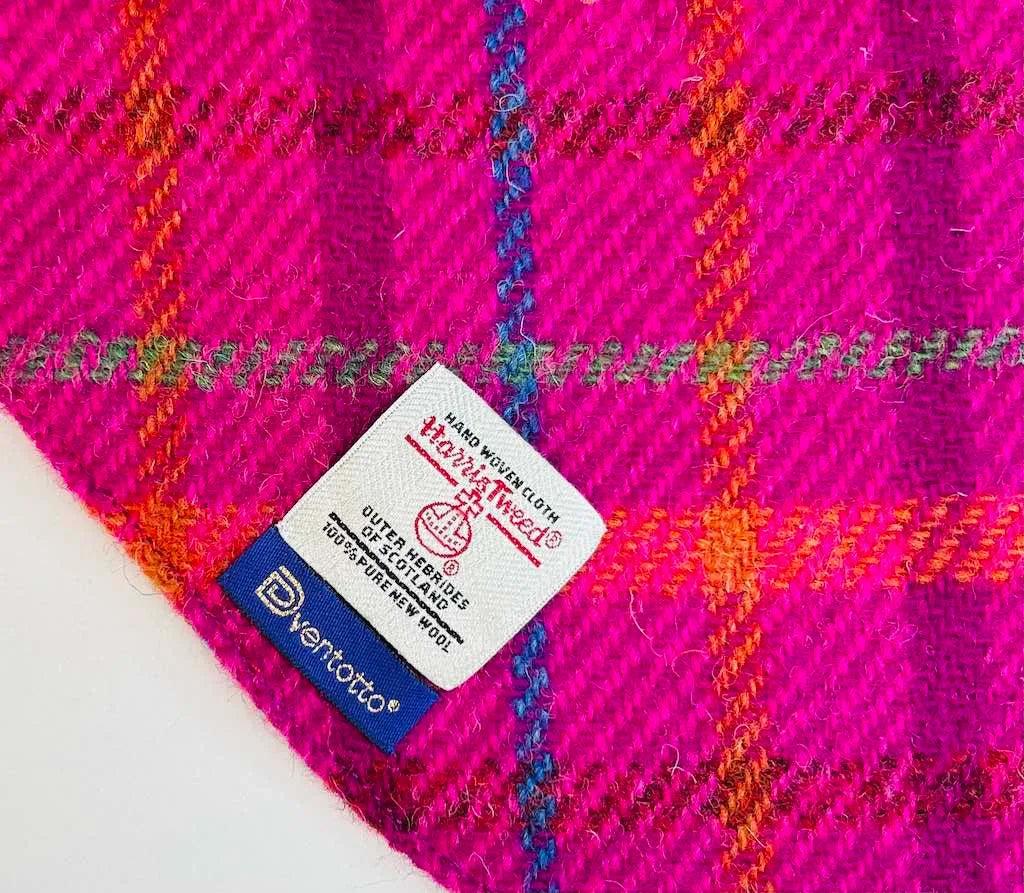 Hebrides dog coat (fuchsia) in Harris Tweed® wool | Dventotto®